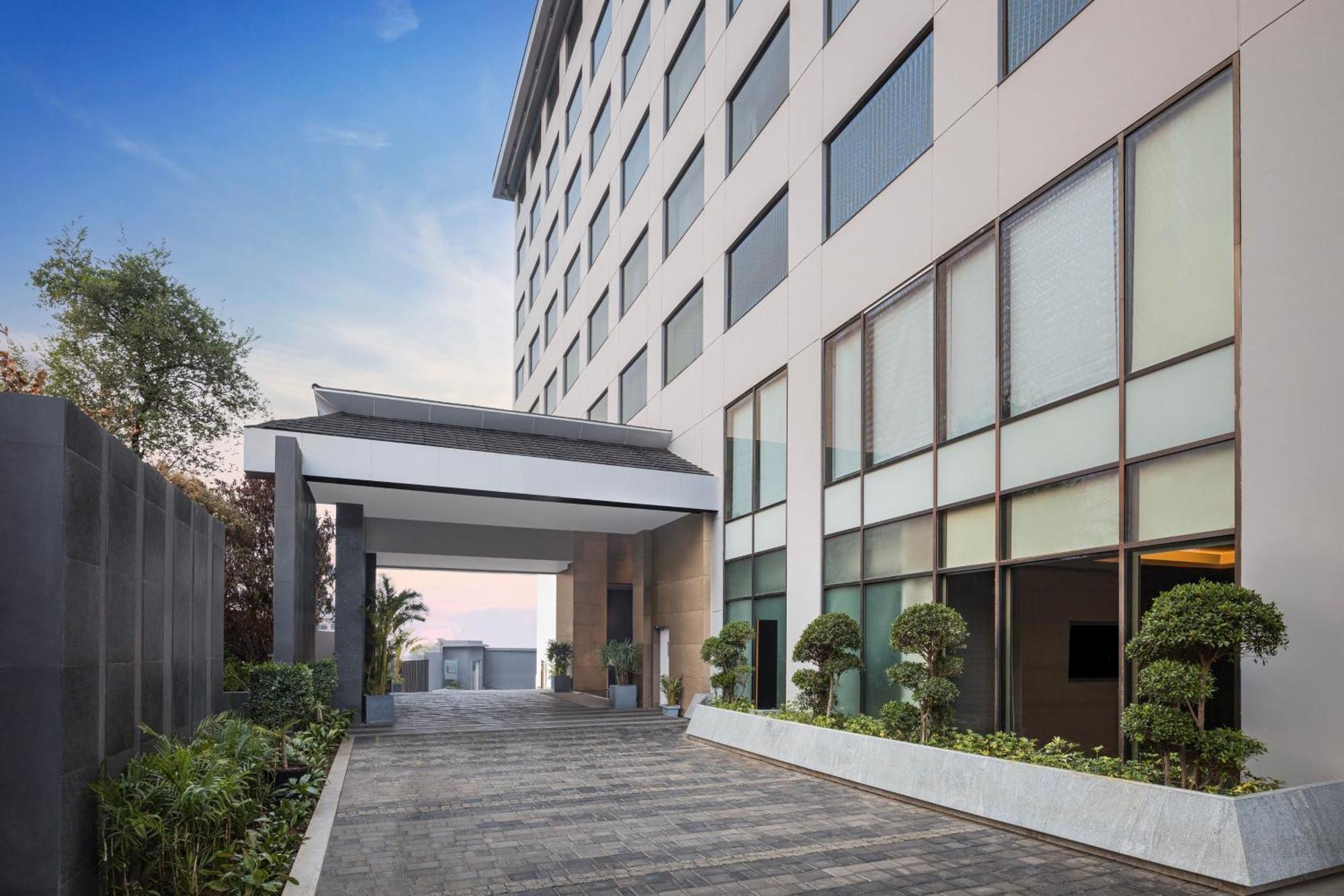 Hotel Courtyard By Marriott Shillong Esterno foto