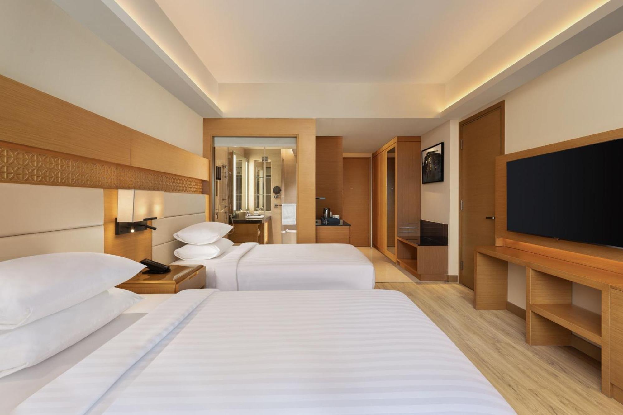 Hotel Courtyard By Marriott Shillong Esterno foto