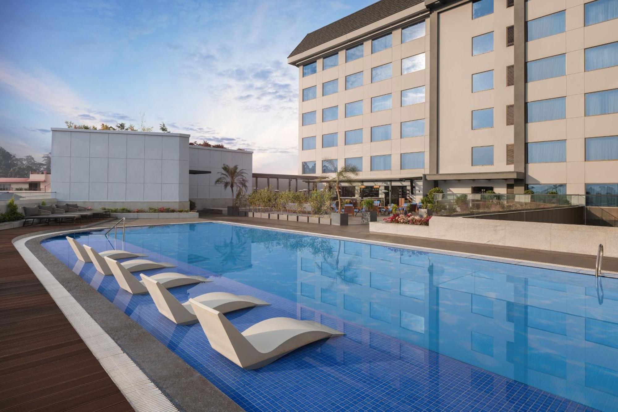 Hotel Courtyard By Marriott Shillong Esterno foto