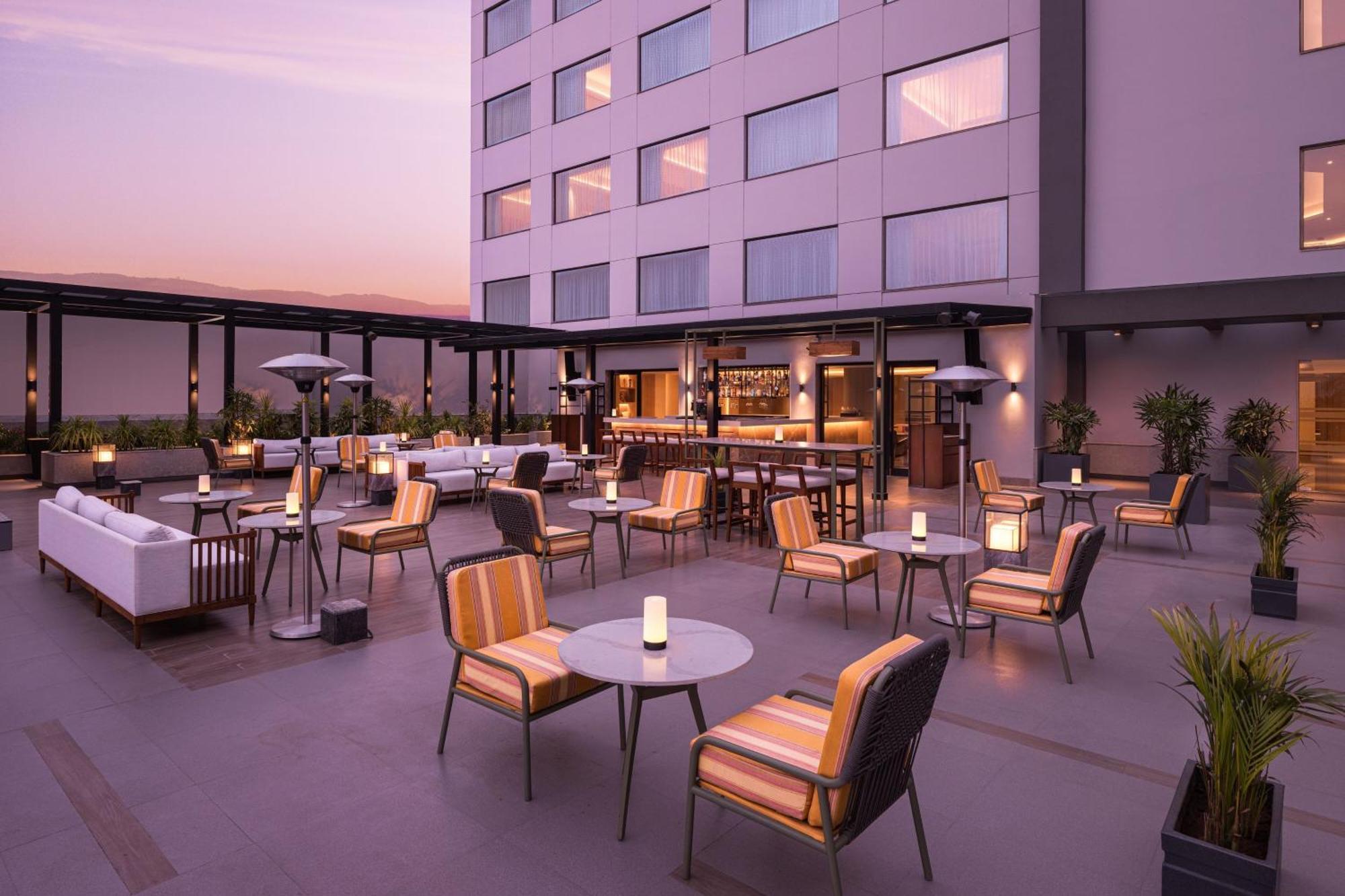 Hotel Courtyard By Marriott Shillong Esterno foto