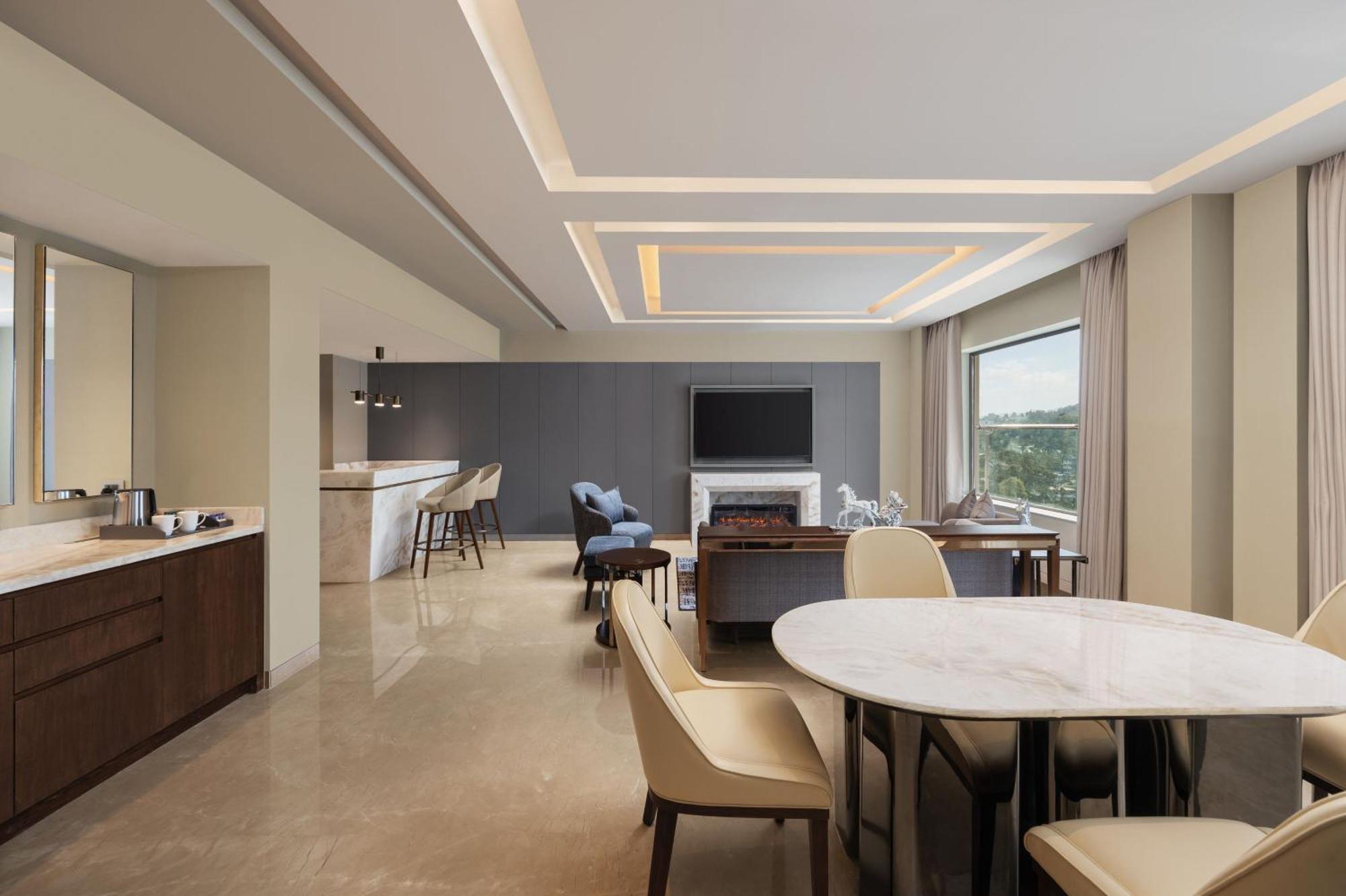 Hotel Courtyard By Marriott Shillong Esterno foto