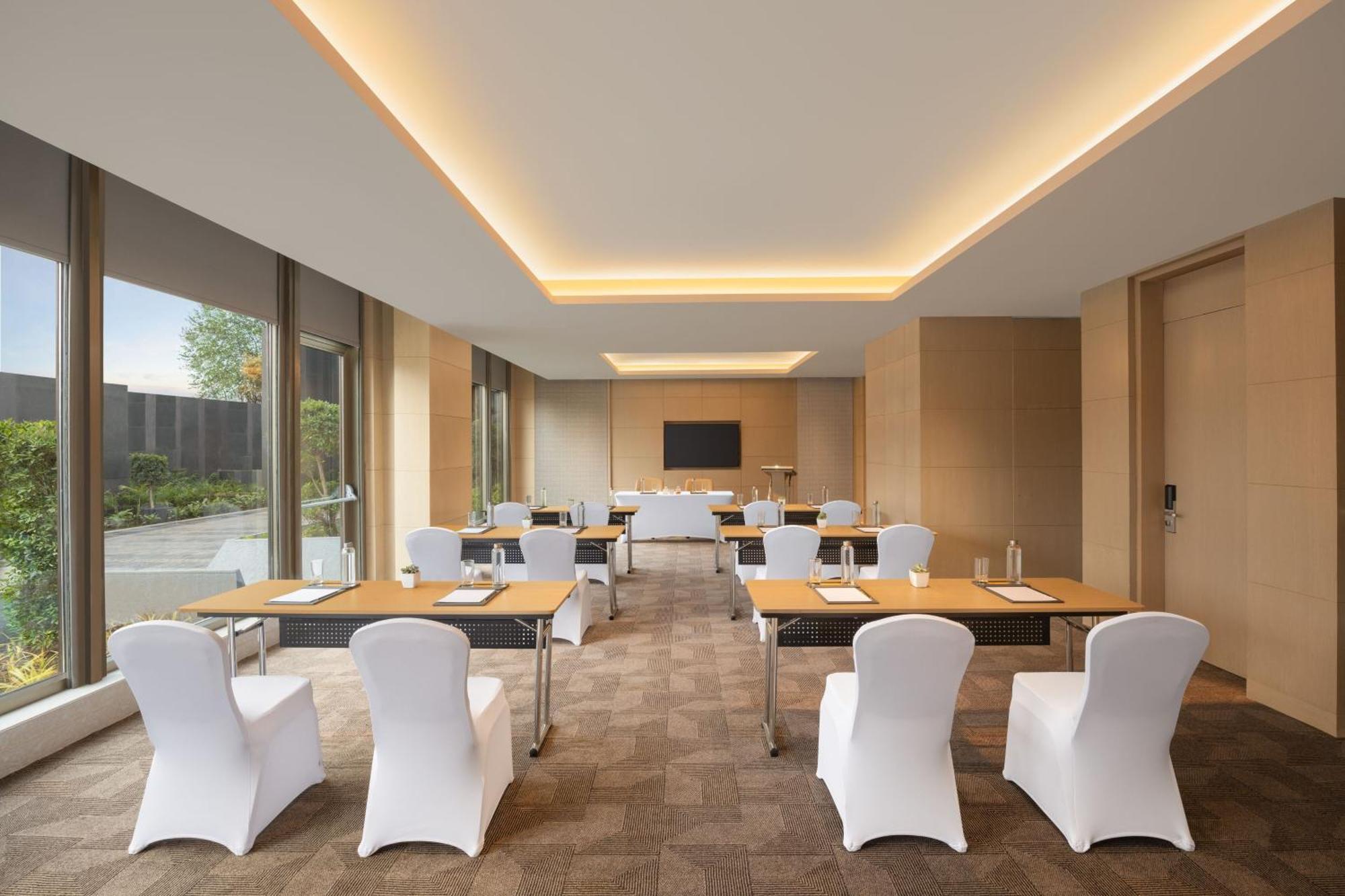 Hotel Courtyard By Marriott Shillong Esterno foto