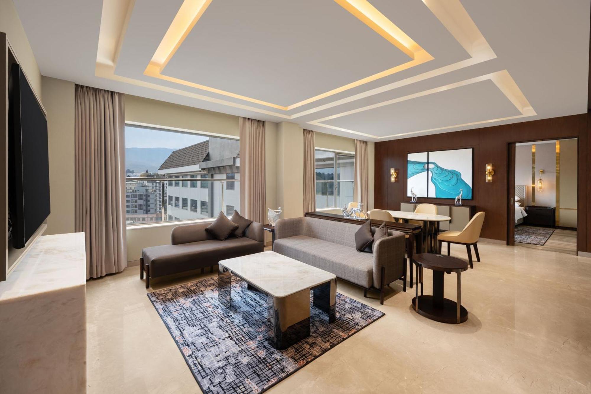 Hotel Courtyard By Marriott Shillong Esterno foto