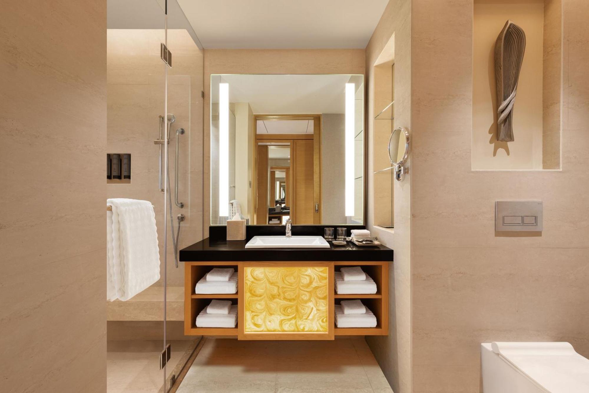 Hotel Courtyard By Marriott Shillong Esterno foto